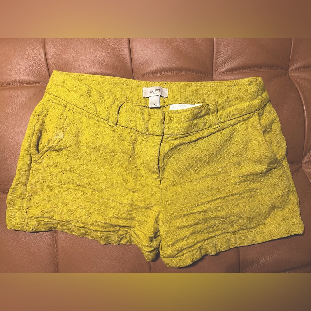 Anne Taylor LOFT yellow-green olive / goldenrod shorts